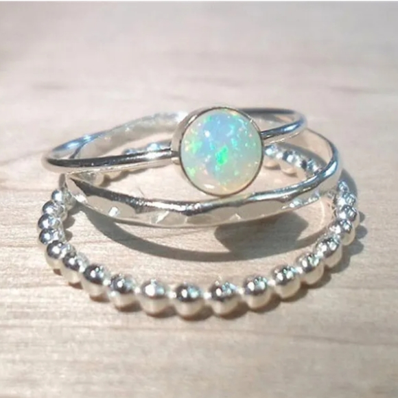 Vintage White Simulated Opal Silver Ring - Picture 3 of 3